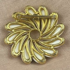 Vintage Pinwheel White Acrylic Flower Swirl Brooch Gold Tone MCM 2 X 2 Inches