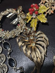 Vintage Jewelry Scrap Lot Repair Craft Harvest Rhinestone Beads Brooches 50+