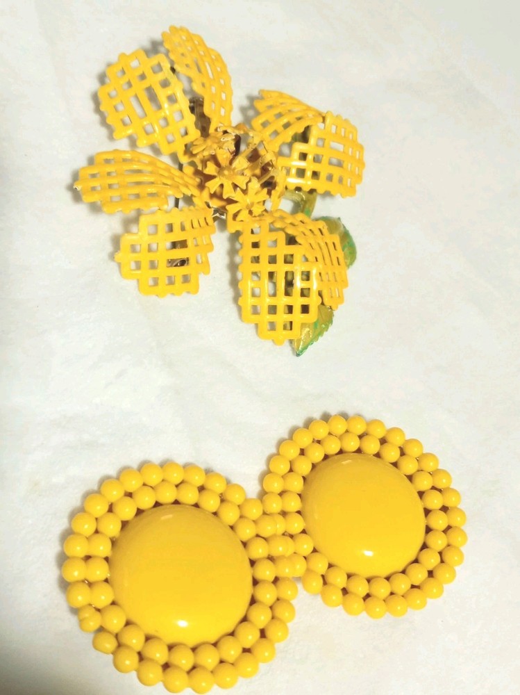 Lg Yellow Enameled Lattice Flower Brooch & Lg Yellow Clip Earrings Spring Summer