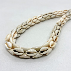 Vtg 70s Cowrie Shell Hawaiian Wedding Lei Beach Statement Thick Necklace 18″