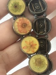 7-8 Inch Dry Flowers Rasin Stretchable Bracelet
