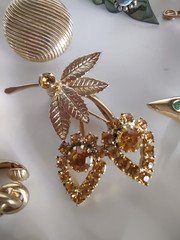 26 Pcs Costume Jewelry Lot Many Signed *Monet *Celebrity *Florenza *Eisenberg ++