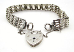 1977 English JAM Sterling Silver Heart Padlock Bracelet 6.75in Wrist Vintage