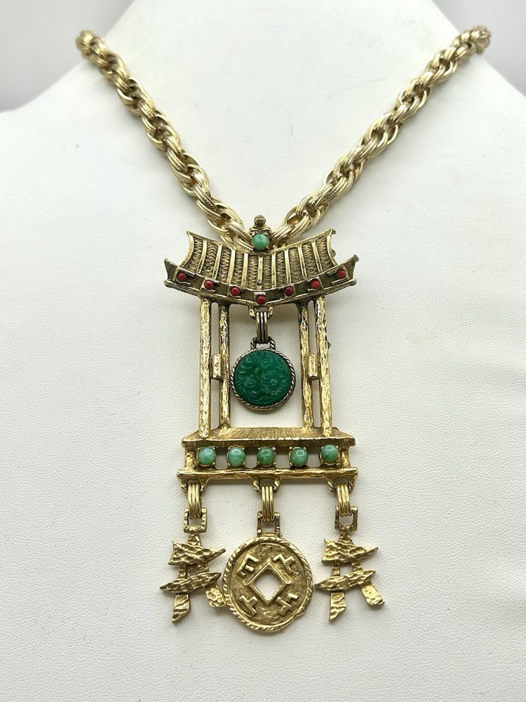 Vintage Juliana D&E Book Piece Gong Stand Pendant Necklace