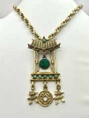Vintage Juliana D&E Book Piece Gong Stand Pendant Necklace
