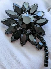 Vintage Weiss Black Rhinestone Mourning Flower Brooch Japanned Back Signed