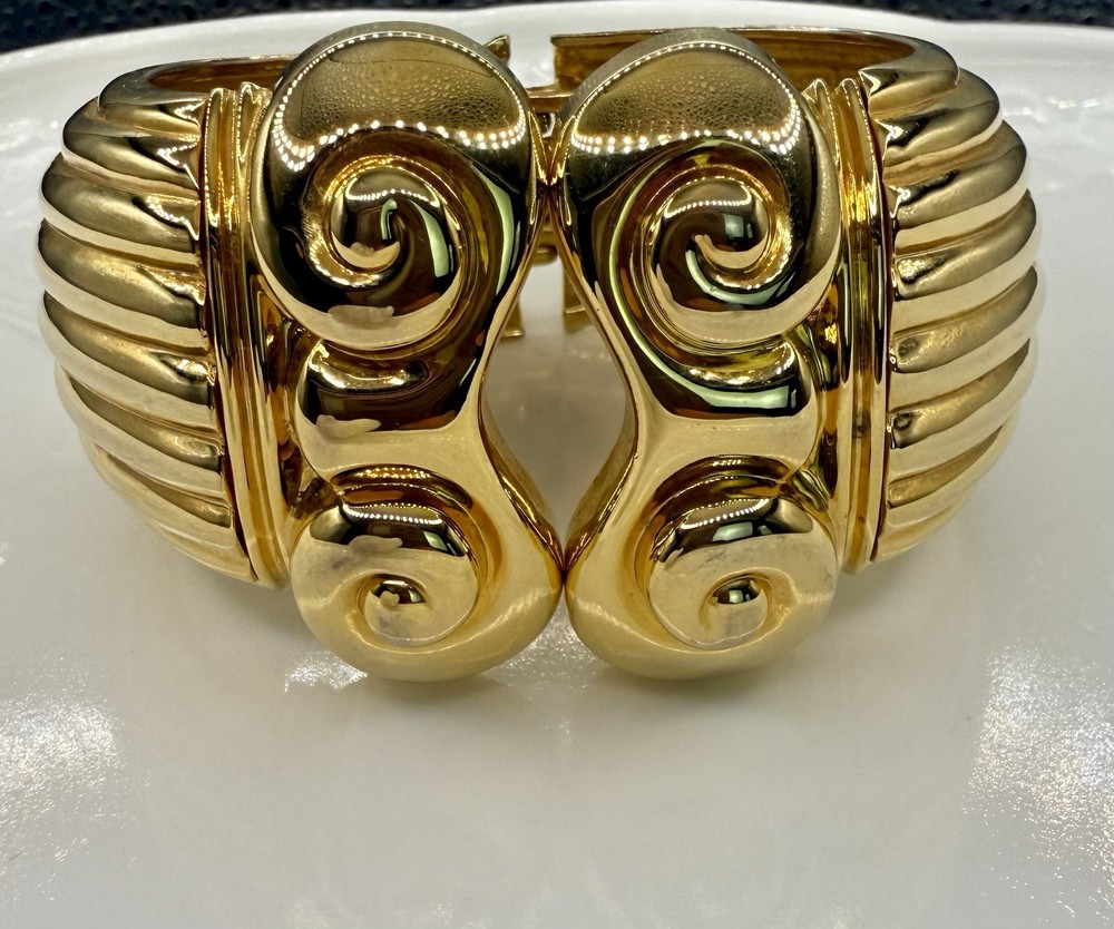 Vintage 80’s Hinged Clamper Gold-Tone Iconic Column Clamp Bracelet. Rare Find!