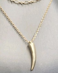 Vintage Dainty Gold Tone Chain Necklace Talon Claw Horn Pendant 3 Layered 16″