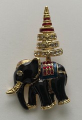 VINTAGE CHRISTMAS TREE PIN BROOCH ELEPHANT ENAMEL RARE BOOK PIECE 2008 HTF 31