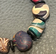 VINTAGE ARTISAN SWIRL ACRYLIC POLYMER CLAY ART OR TRADE? BEAD BRACELET 8”