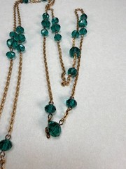 Vintage Beautiful Long Emerald Green Crystal Station Necklace Gold Tone Chain