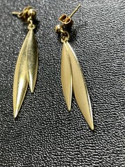 Vintage 1.5” Gold Tone Metal Dangle Earrings