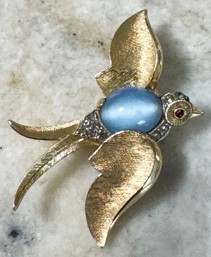 Vintage TRIFARI Alfred Philippe Jelly Belly Moonstone Opaque Swallow Bird Brooch