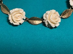 🌸 Vintage Krementz Bracelet Gold Overlay Carved White Roses Floral Leaf Link 🌸