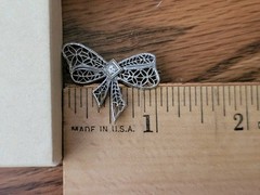 Antique 1920s BELAIS BROTHERS 18K White Gold Sapphire Filigree Bow Brooch