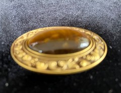 “EI” Oval Cabochon TIGER’S EYE Brooch 1.5″ Pin – Ornate Gold Tone Frame