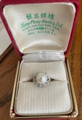 70s Vintage 18K White Gold Floral 8mm pearl Ring – Beautiful and Unique! Sz 4.5