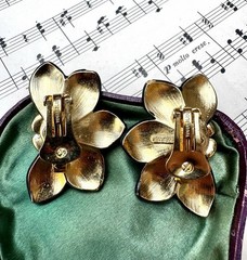 Vogue Bijoux Couture Poured Glass Enamel Floral Clip Earrings Rare Runway Style