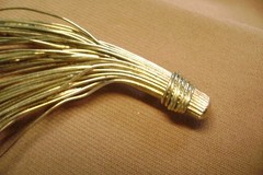 VINTAGE WISK /BRUSH/BROOM WIRED 2.5″ LENTH GOLD TONE BROOCH