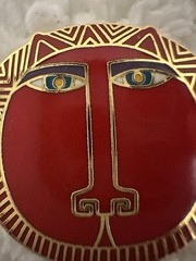 VTG Laurel Burch “Moon Tiger” Stud Cat Earrings Gold Tone/ red SIGNED 1”