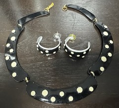 Vtg 1970s 1980s Mod Metal Enamel Polka Dot Collar Necklace Earring Set D&E Clasp