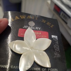 Vintage Hawaii Nei Mother Of Pearl Pin Brooch Handcarved Flower Mother’s Day