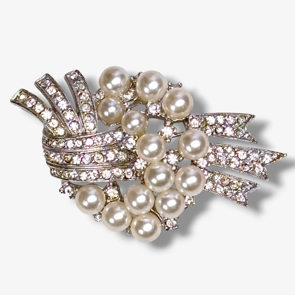 1950s Unsigned Weiss Rhinestone Faux Pearl Ribbon Spray Brooch Pin Silver Tone