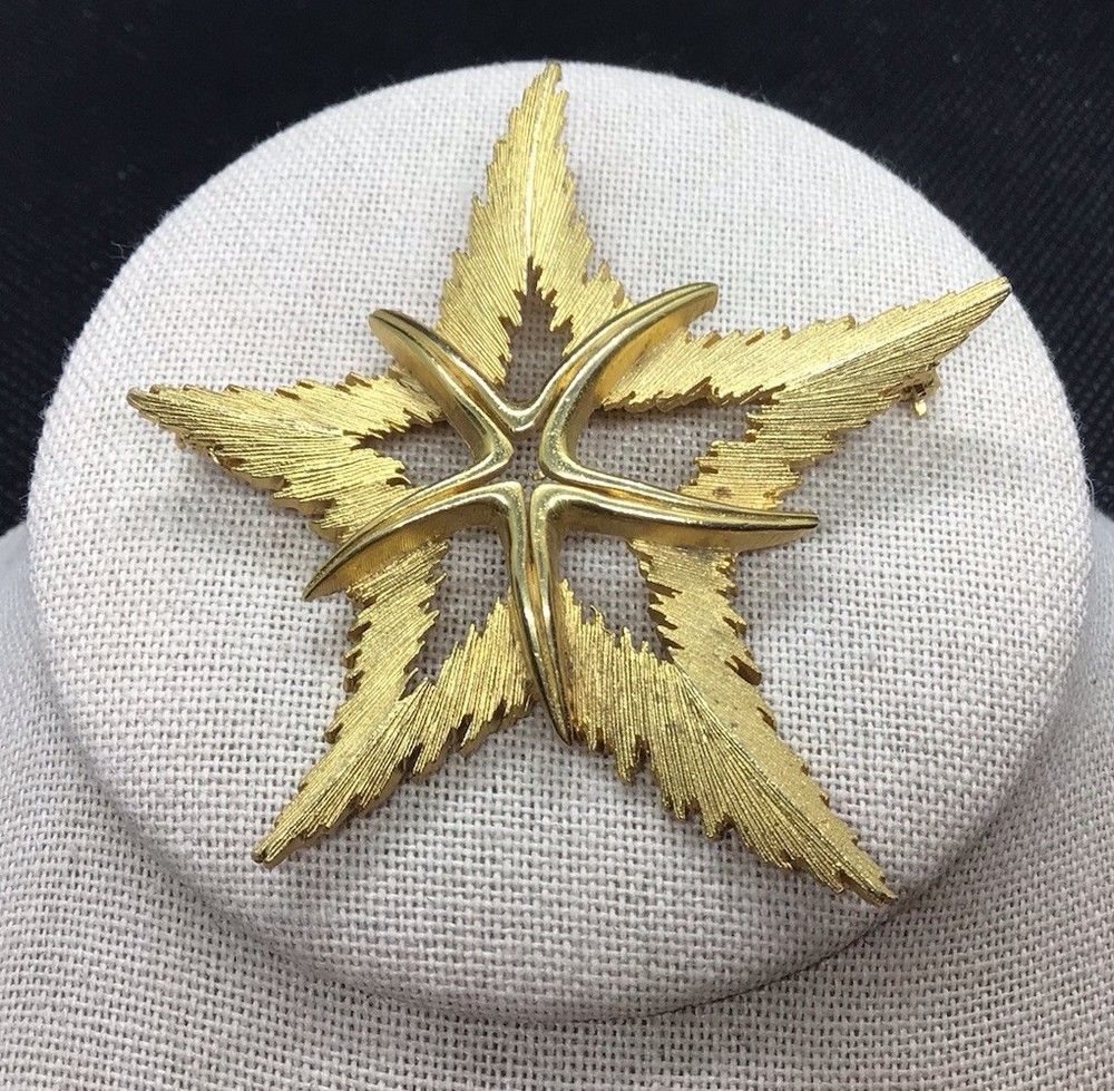 Vintage JJ Gold Tone Costume Large Floral Pin I-181