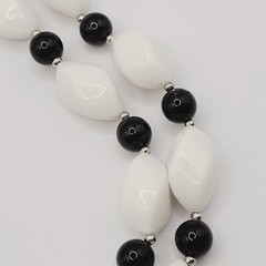 Modern Art Deco Black & White Round and Geometric Spiral Bead Vintage Necklace