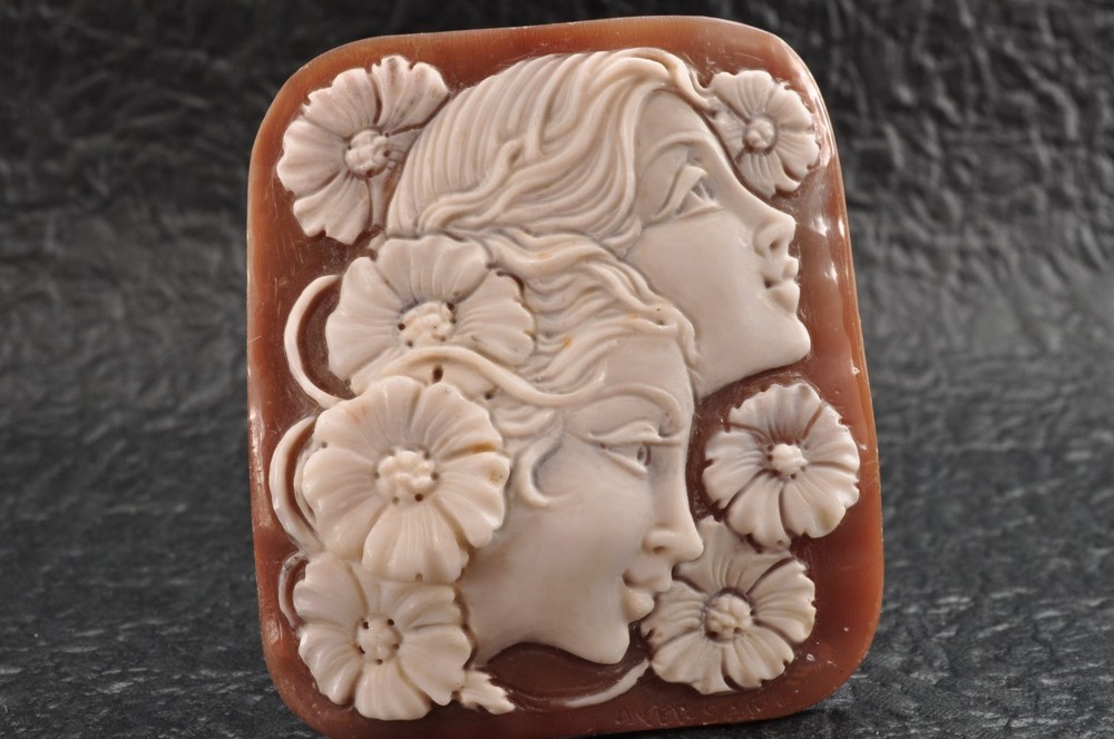 Vintage square shape Sardonyx shell came carved “Profiles of Young Girls” (83ct)