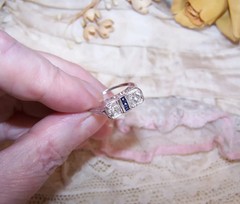 ART DECO 18K Gold Diamond Blue Sapphire Filigree Ring | Size 8.75