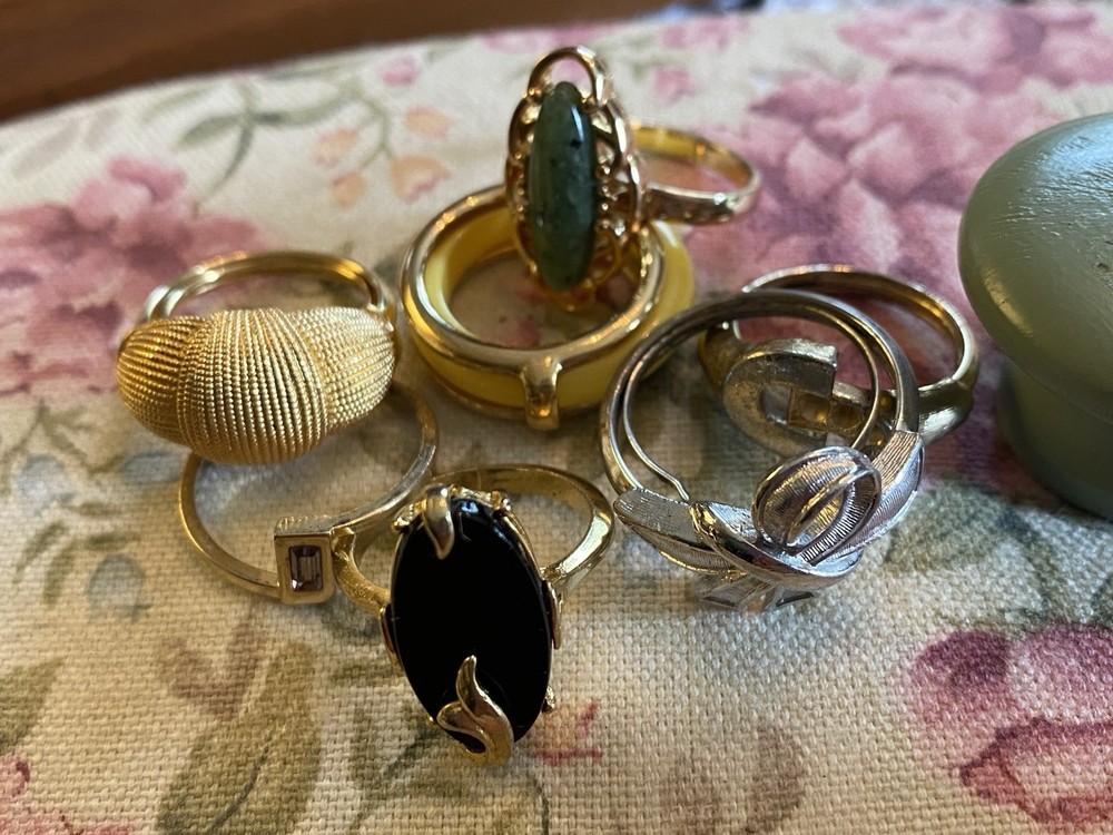 VTG AVON Ring Lot + 1 SARAH COV Signed Costume Jewelry 70’s