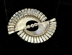 VTG Unmarked BOUCHER Rhodium Plated Clear Rhinestone ATOMIC TWIST Pin Brooch
