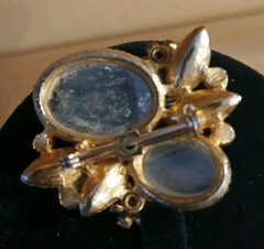 Exquisite Opaline Glass Cabochon Flower Daisy Forget Me Not Gold tone Brooch