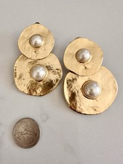 Vintage 1980’s Bold Gold And Faux Pearl Disk Clip Earrings Les Bernard Style