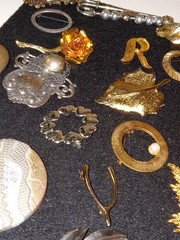 Vintage To Modern Costume Jewlery Pins Lot Of 30+ Pins