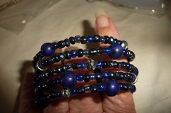 #1427A BRACELET SPIRAL 1″ W ROWS of BLUE & GRAY GLASS BEADS