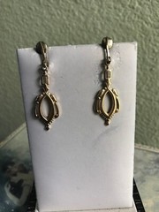 antique victorian earring gold tone approximately 2″long, clip on, no brand,