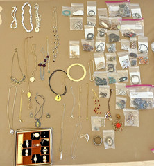 30lb LOT Vintage Jewelry Necklace Brooch Pendant Earrings Bracelet Costume Watch