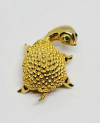 TURTLE Brooch Textured Gold Tone Rhinestone Eyes Vintage Signed Lind-Gal