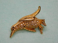 Very Nice Gold Tone 1.75″ W/Faux Diamonds Penguin Brooch in Very Good Condition