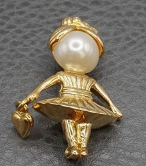 AAI Ballerina Girl Faux Pearl Head Heart Charm Dangle Gold Tone Brooch Pin