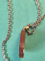 Vintage Inlaid MOTHER OF PEARL & WOODEN Pendant And Necklace in Gold Tone