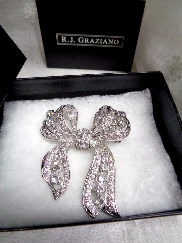 Estate Jewelry R.J. GRAZIANO Silvertone RIBBON BOW Austrian Crystals Brooch Pin