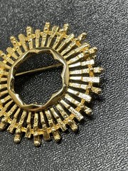 CELEBRITY Signed Vintage 2” Circle Burst Gold Tone Metal Brooch Pin