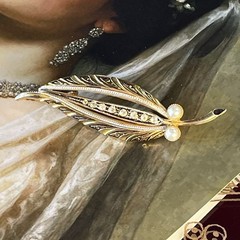 Vintage Damascene Leaf Brooch – Faux Pearls – Rhinestones – Gold Tone – 2.25”