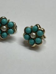 Sarah Coventry Flower Brooch Gold Tone Floral Pin and clip on earrings blue