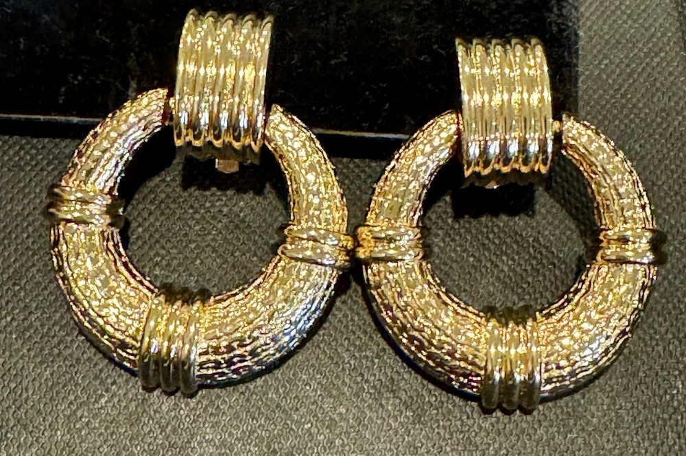 Vintage Les Bernard Vogue Gold Tone Door Knockers RUNWAY Clip Earrings Statement