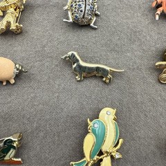 Vintage Pins Animal Theme Dog, Seal, Elephant, Crab Some Marked – Lot of 15