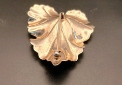 Vintage Judy Lee Brooch Pin Brushed Gold Tone Textured Leaf With Rhinestones